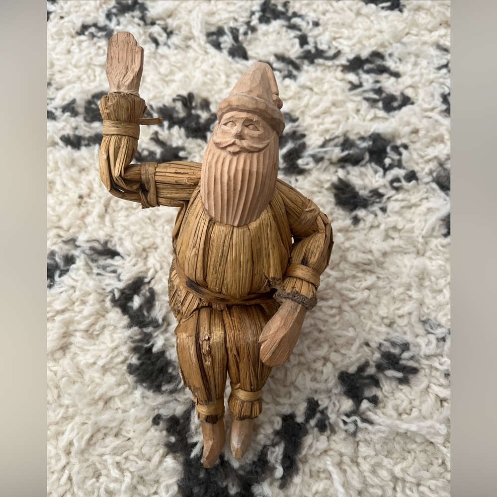 Vintage Hand carved Folk Art Corn Husk Sitting Santa Figurine